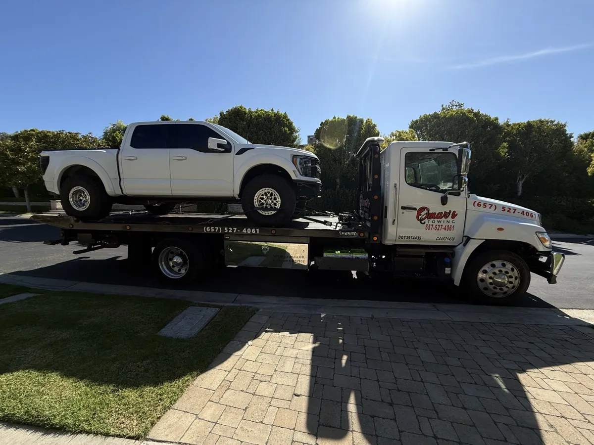 Ford F-150 flatbed tow