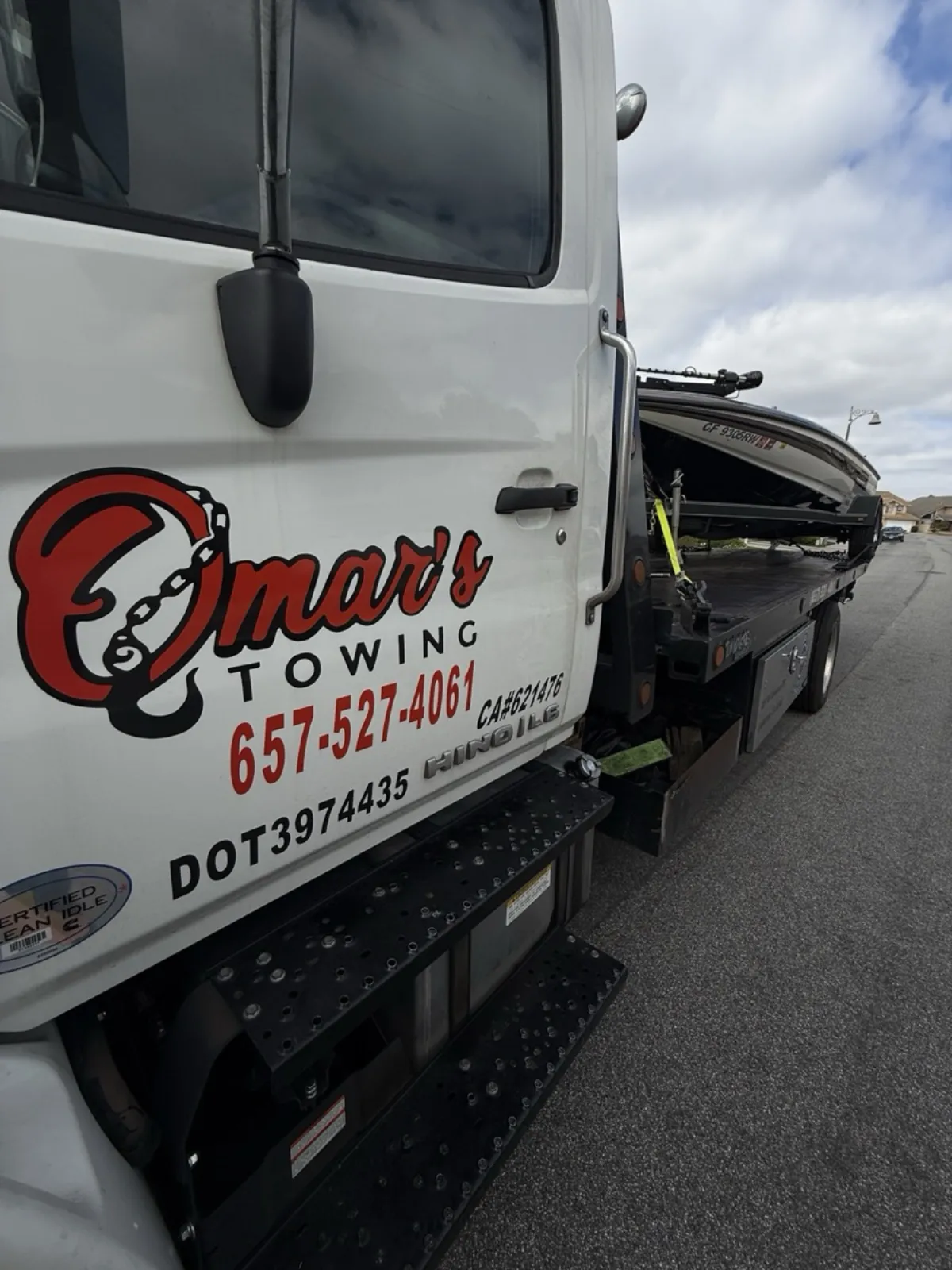 Omar's Towings truck branding